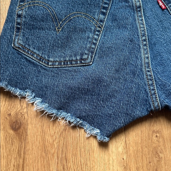 Levi's Women’s High Rise 501 Cut-Off Shorts Size 25 - Picture 8 of 8